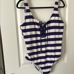 ⬇️Blue and White One Piece bathing suit, excellent No damage, no pulls/stains